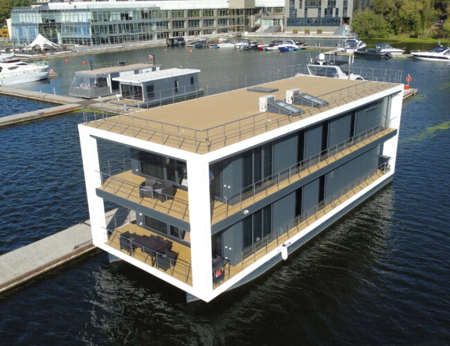 Houseboat Flagman 220
