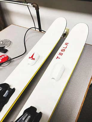 Tesla Powered Electric Skis